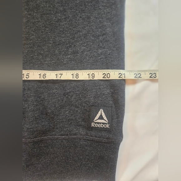 NWT Reebok Womens Gray Crewneck Long Sleeve Insignia Sweatshirt Size Medium - Picture 8 of 10